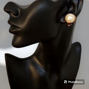 3/$30 VTG Pearlesque Dome Clip-on Earrings